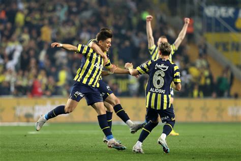 İ­s­t­a­n­b­u­l­s­p­o­r­­d­a­n­ ­F­e­n­e­r­b­a­h­ç­e­­y­e­ ­9­0­+­6­­d­a­ ­ç­e­l­m­e­